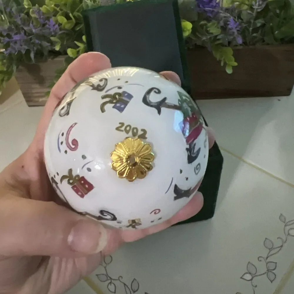 Li Bien Pier 1 Santa Claus Elves Gifts 2002 Glass Ball Christmas Ornament w/ Box